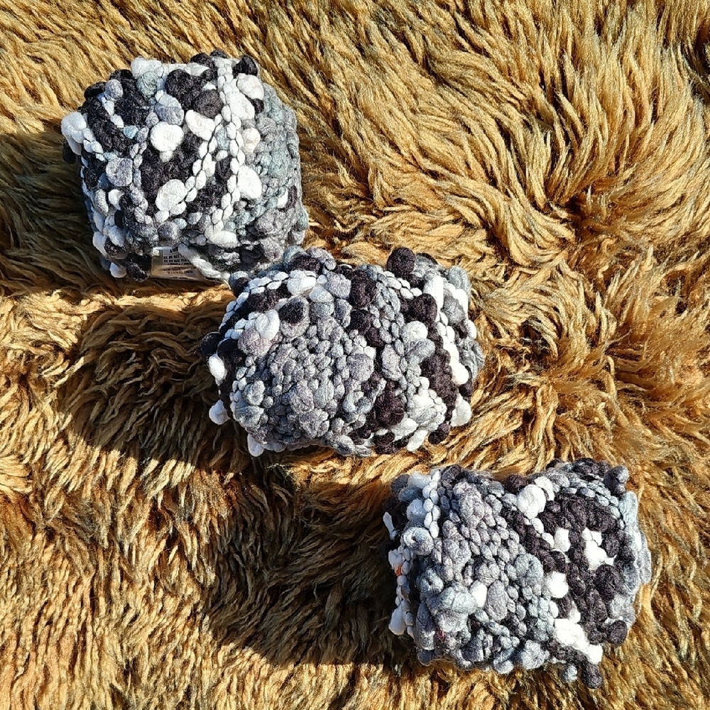 Chunky Knit Yarn in Black, Gray, and White